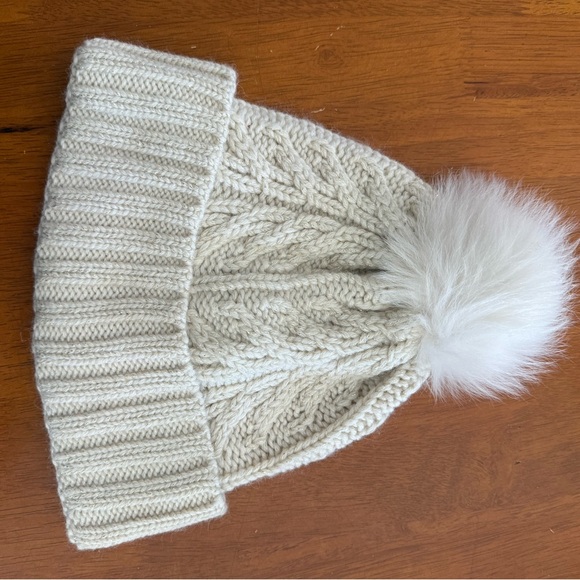 UGG Cream Cable Knit Hat - never worn - Picture 2 of 4